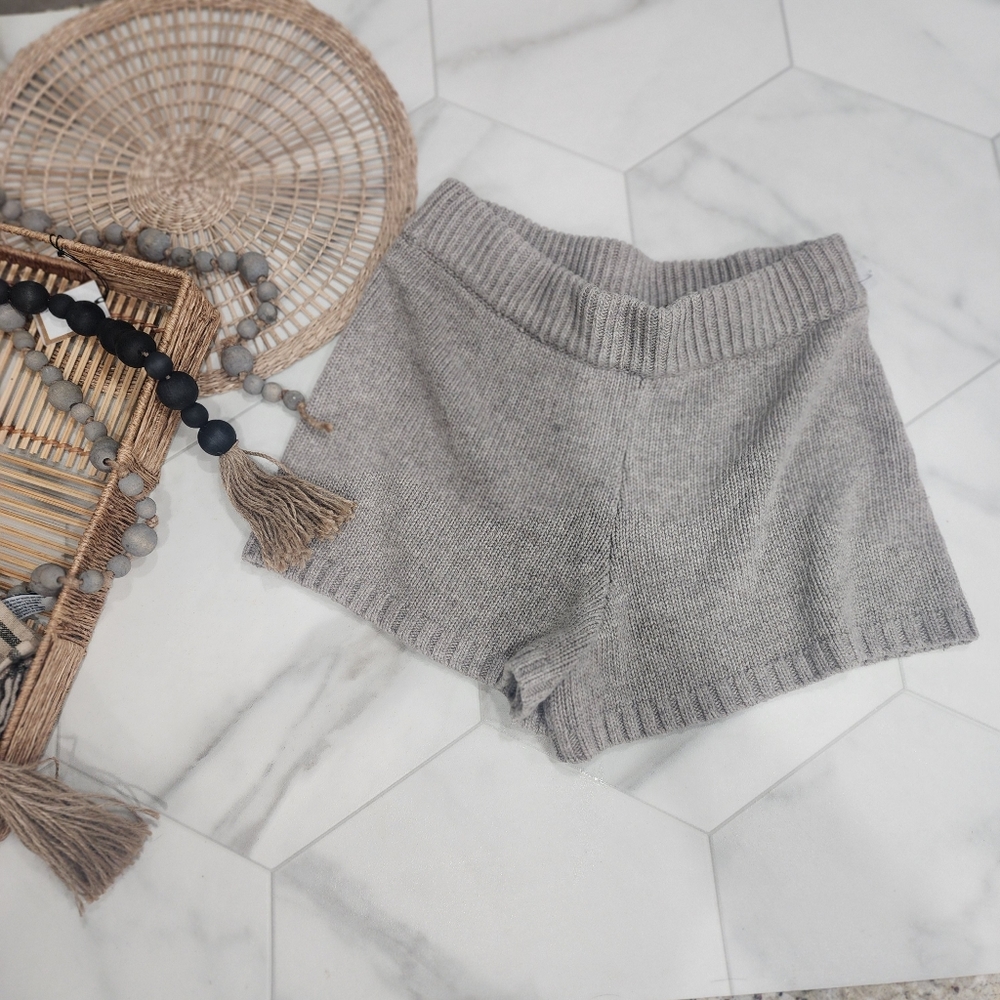 [ The DROP]   Womens size L-SWEATER SHORTS -CUTEST( sweater like material)-